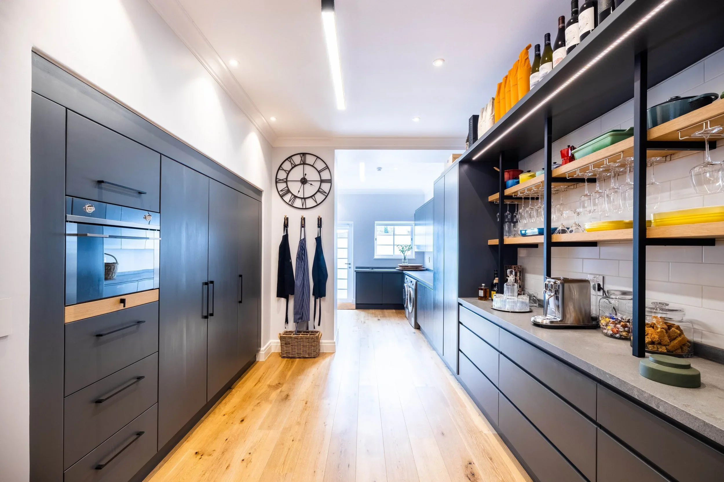 The kitchen and dining space at Rozenhof Villas