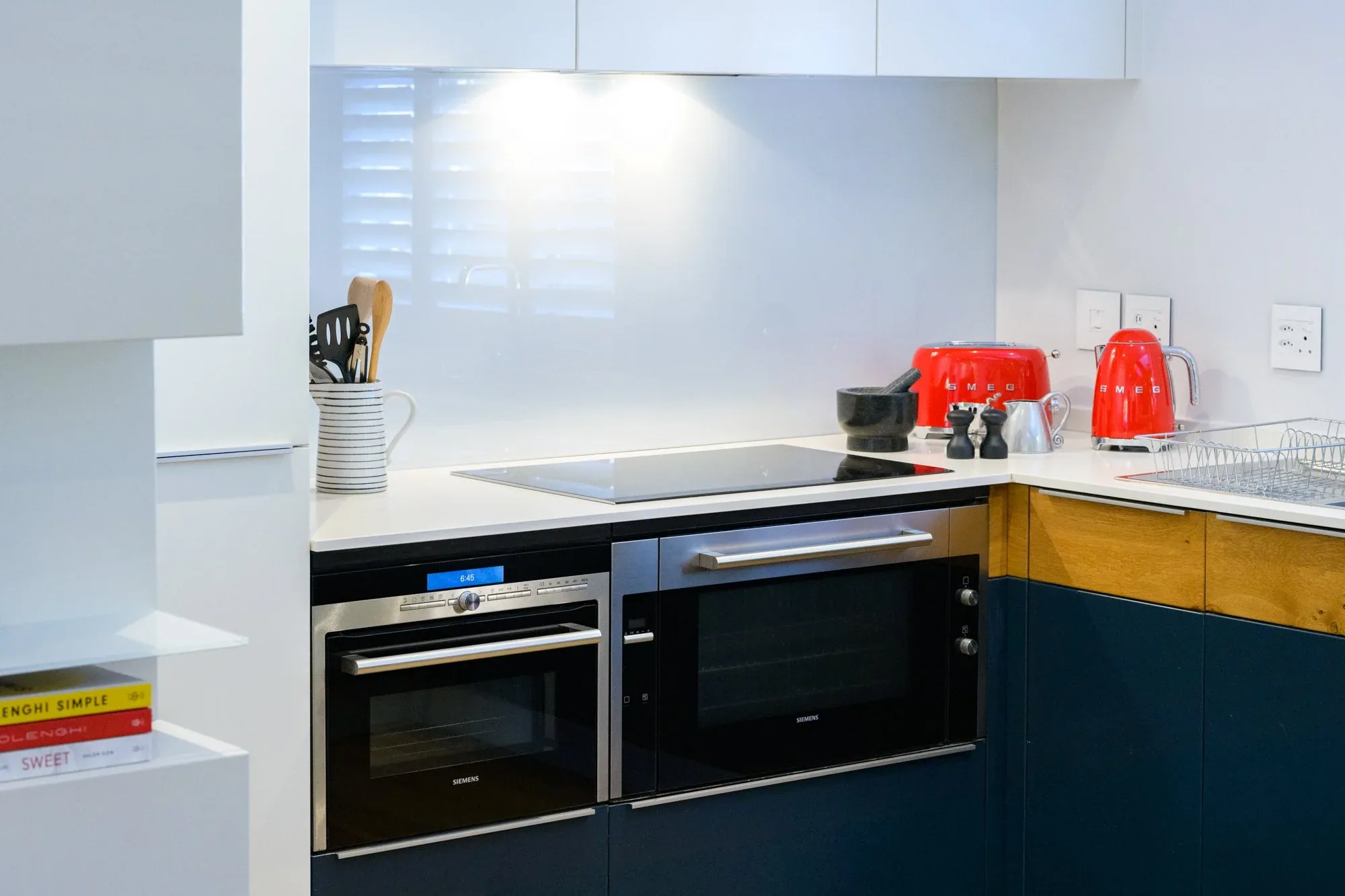 The kitchen and dining space at Rozenhof Villas