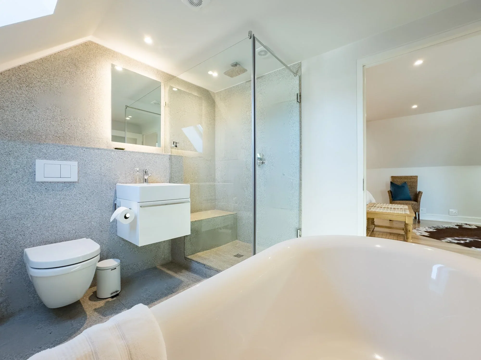 The bathrooms, the loft apartment at Rozenhof Villas (20 of 32)