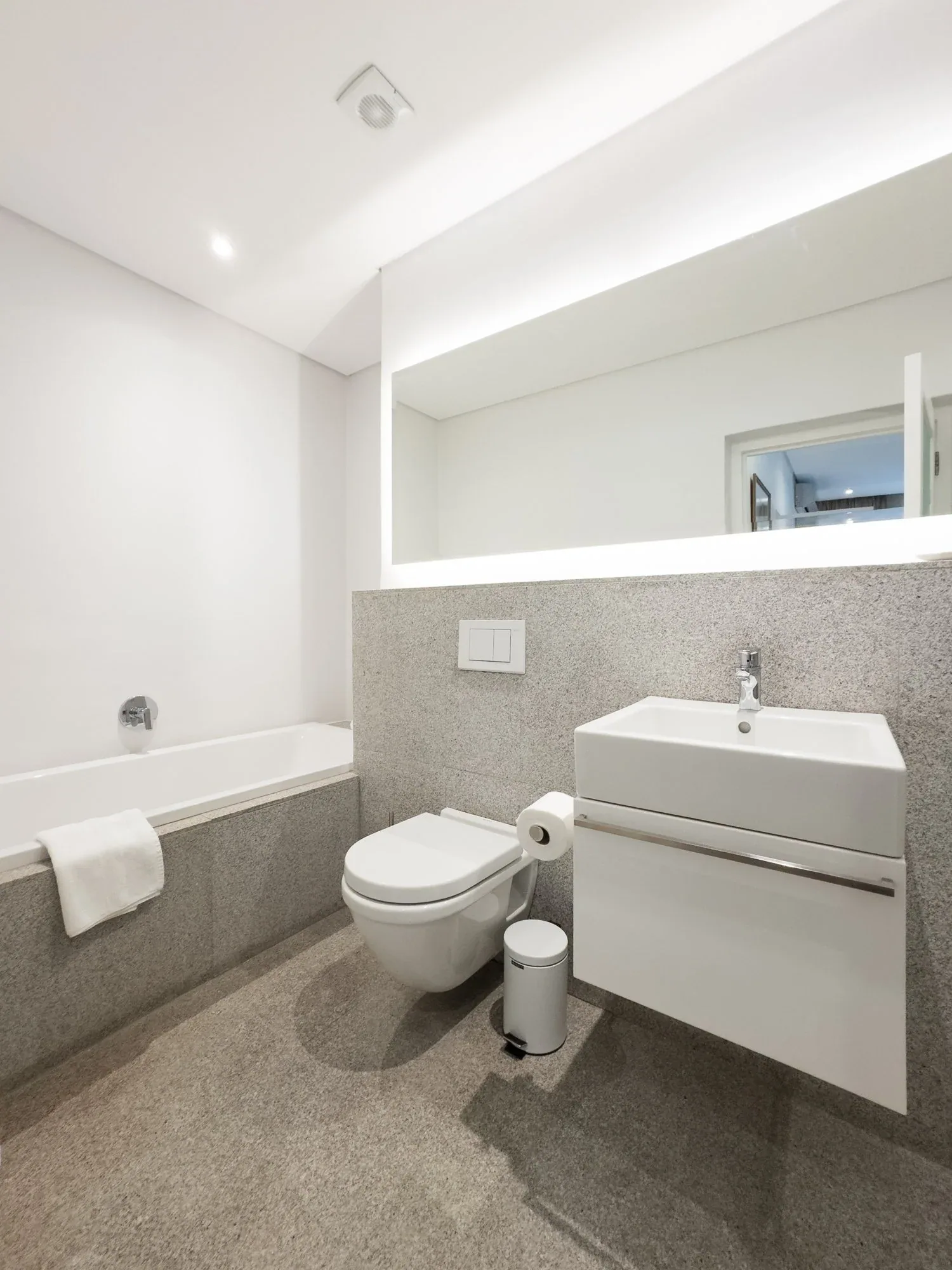 The bathrooms, the loft apartment at Rozenhof Villas (22 of 32)